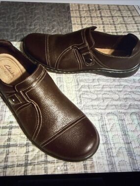 Clark’s coral poppy women’s Slip-On Casual Shoes in Dark Brown